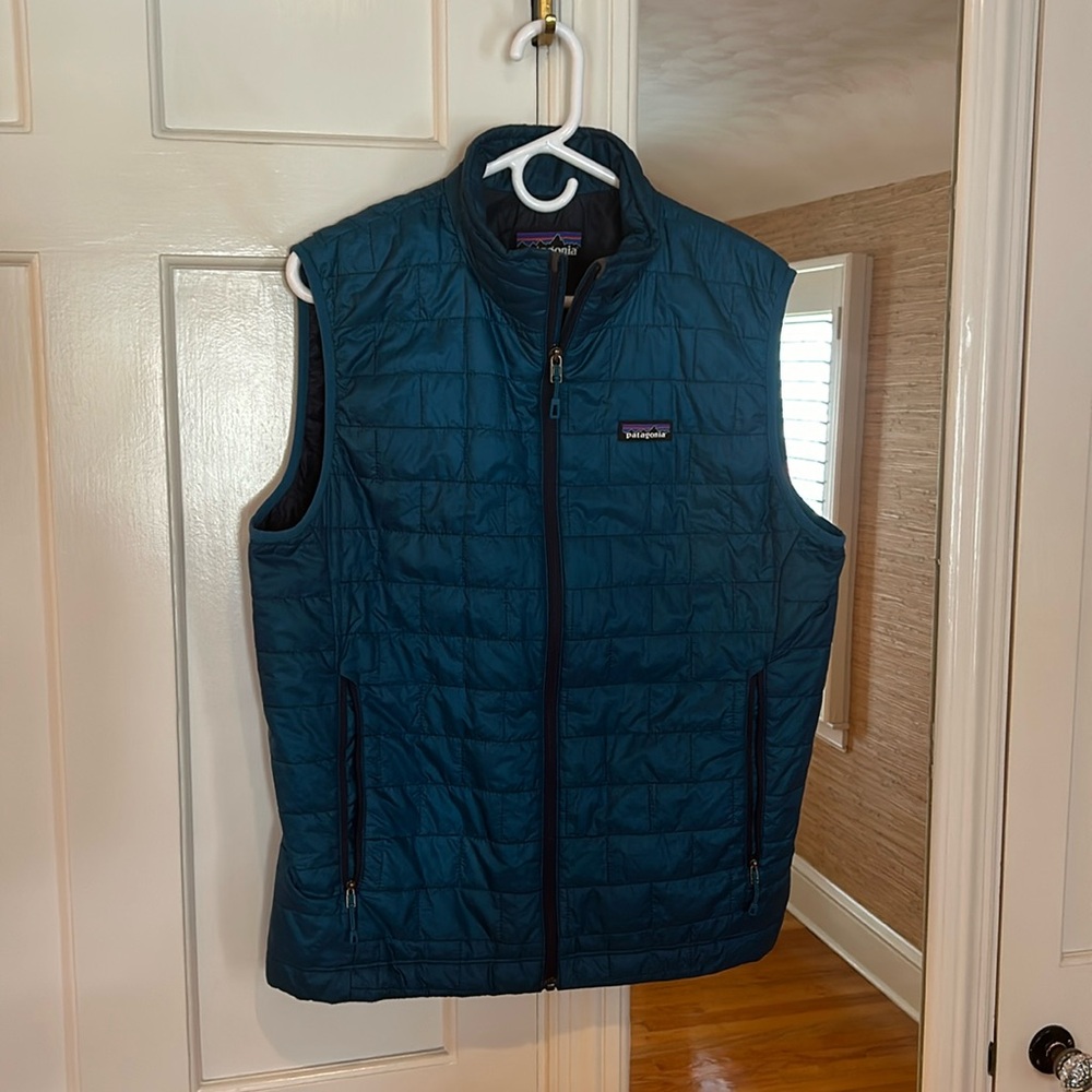 Patagonia men’s nano vest - size M